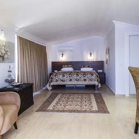 Carillon Villa *